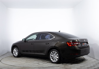 Подержанный автомобиль Skoda Superb Liftback 2017 года (7 фото)