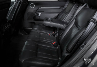 Подержанный автомобиль Land Rover Discovery 2017 года (10 фото)