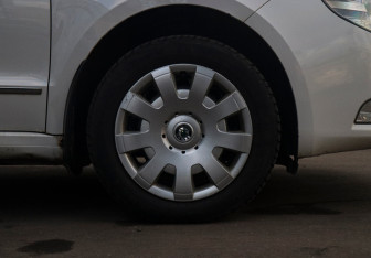 Подержанный автомобиль Skoda Superb Liftback 2013 года (18 фото)