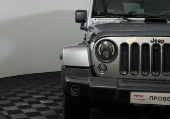 Подержанный автомобиль Jeep Wrangler 2013 года (17 фото)
