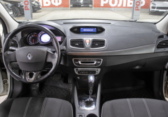 Подержанный автомобиль Renault Fluence 2016 года (14 фото)