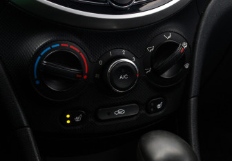 Подержанный автомобиль Hyundai Solaris Sedan 2013 года (17 фото)