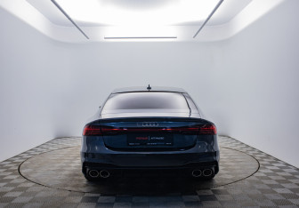 Подержанный автомобиль Audi A7 2019 года (3 фото)