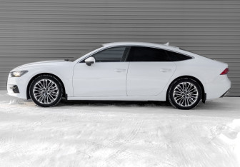 Подержанный автомобиль Audi A7 2022 года (8 фото)