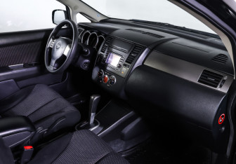 Подержанный автомобиль Nissan Tiida Hatchback 2012 года (10 фото)