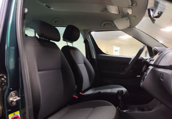 Подержанный автомобиль Skoda Roomster 2011 года (13 фото)