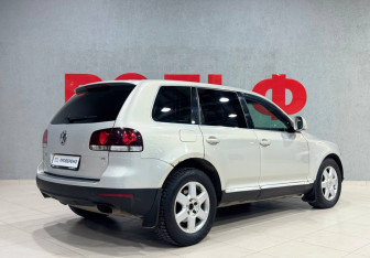 Подержанный автомобиль Volkswagen Touareg 2007 года (5 фото)