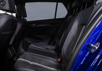 Подержанный автомобиль Volkswagen Golf Hatchback 2021 года (13 фото)