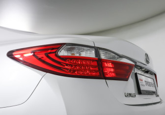 Подержанный автомобиль Lexus ES 2015 года (20 фото)