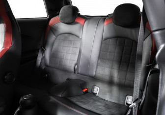 Подержанный автомобиль MINI Hatch 2018 года (12 фото)