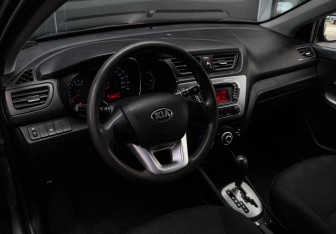 Подержанный автомобиль Kia Rio Hatchback 2013 года (12 фото)