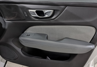 Подержанный автомобиль Volvo S60 2019 года (23 фото)
