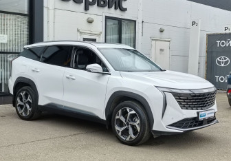 Подержанный автомобиль Geely Atlas 2023 года (3 фото)