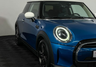 Подержанный автомобиль MINI Hatch 2021 года (17 фото)