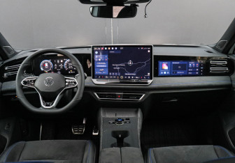 Подержанный автомобиль Volkswagen Tiguan 2025 года (11 фото)