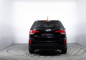 Подержанный автомобиль Kia Sorento 2013 года (6 фото)