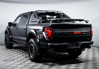 Подержанный автомобиль Ford F-150 2024 года (7 фото)