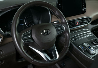 Подержанный автомобиль Hyundai Santa Fe 2022 года (10 фото)