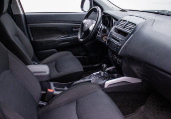 Подержанный автомобиль Mitsubishi ASX 2011 года (9 фото)