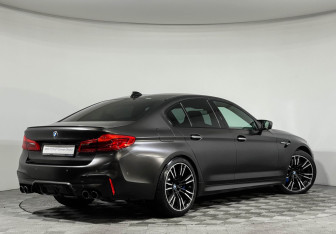 Подержанный автомобиль BMW M5 Sedan 2018 года (2 фото)
