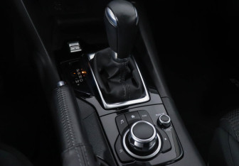 Подержанный автомобиль Mazda 3 Hatchback 2017 года (13 фото)