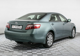Подержанный автомобиль Toyota Camry Sedan 2007 года (5 фото)