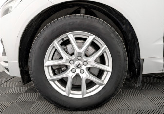 Подержанный автомобиль Volvo XC60 2019 года (18 фото)