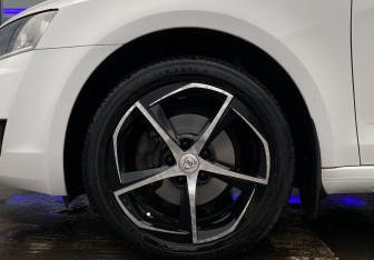 Подержанный автомобиль Skoda Octavia Liftback 2013 года (9 фото)