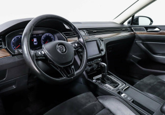 Подержанный автомобиль Volkswagen Passat Sedan 2015 года (7 фото)