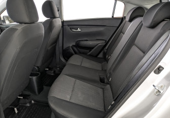 Подержанный автомобиль Kia Rio Hatchback 2021 года (17 фото)