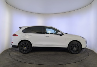 Подержанный автомобиль Porsche Cayenne 2017 года (4 фото)
