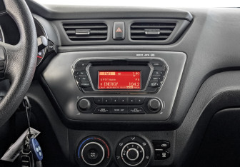 Подержанный автомобиль Kia Rio Sedan 2013 года (17 фото)