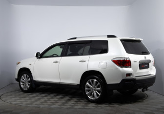 Подержанный автомобиль Toyota Highlander 2011 года (7 фото)