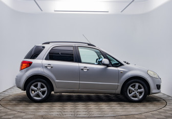 Подержанный автомобиль Suzuki SX4 Hatchback 2008 года (4 фото)