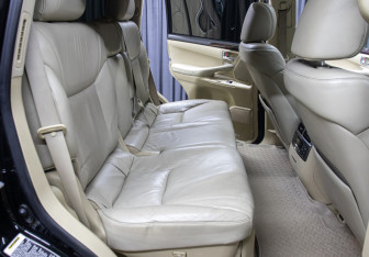 Подержанный автомобиль Lexus LX 2008 года (14 фото)