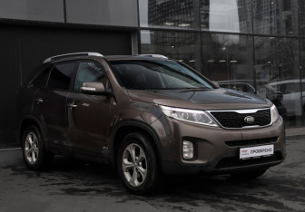 Подержанный автомобиль Kia Sorento 2014 года (3 фото)