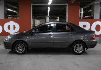 Подержанный автомобиль Toyota Corolla Sedan 2006 года (8 фото)