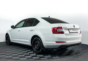 Подержанный автомобиль Skoda Octavia Liftback 2016 года (7 фото)
