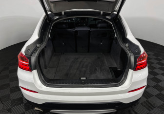 Подержанный автомобиль BMW X4 2017 года (9 фото)
