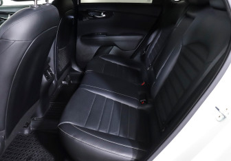 Подержанный автомобиль Kia Cerato Sedan 2019 года (18 фото)