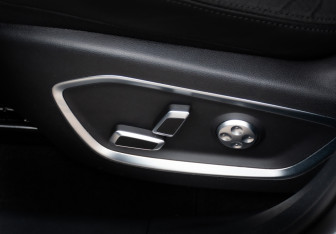 Подержанный автомобиль Geely Tugella 2024 года (17 фото)