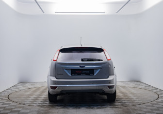 Подержанный автомобиль Ford Focus Hatchback 2010 года (6 фото)