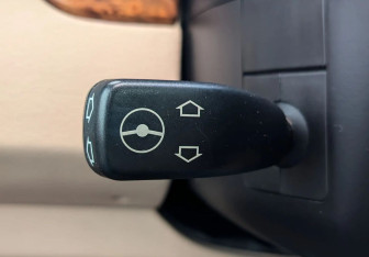 Подержанный автомобиль BMW X5 2002 года (12 фото)
