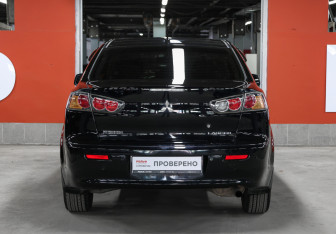 Подержанный автомобиль Mitsubishi Lancer Sedan 2012 года (6 фото)
