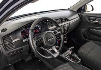 Подержанный автомобиль Kia Rio Hatchback 2020 года (15 фото)