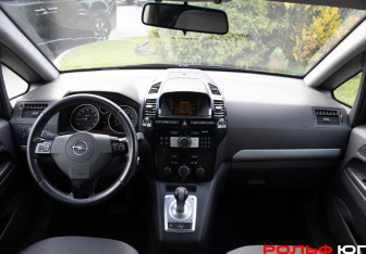 Подержанный автомобиль Opel Zafira Compactvan 2011 года (11 фото)