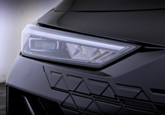 Подержанный автомобиль Changan UNI-V 2023 года (17 фото)