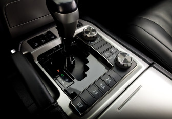 Подержанный автомобиль Toyota Land Cruiser Suv 2015 года (27 фото)