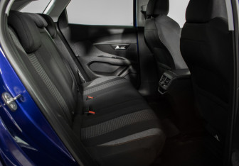Подержанный автомобиль Peugeot 3008 2018 года (11 фото)