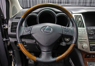 Подержанный автомобиль Lexus RX 2008 года (16 фото)